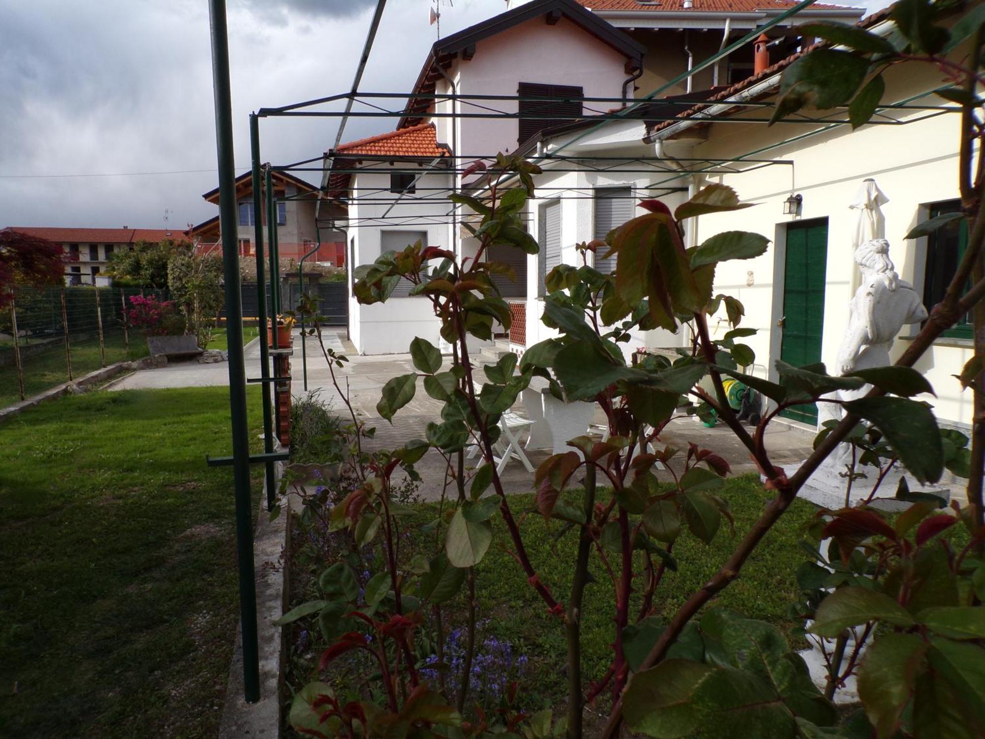 Casa Vacanze Terra Di Mezzo Invorio Inferiore Buitenkant foto