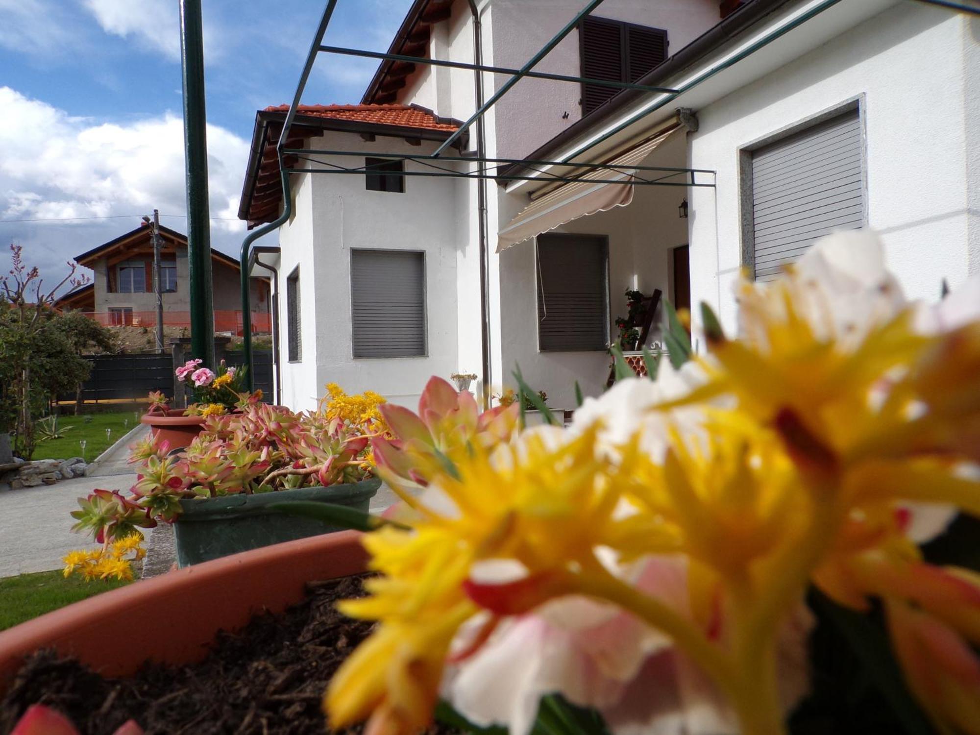 Casa Vacanze Terra Di Mezzo Invorio Inferiore Buitenkant foto