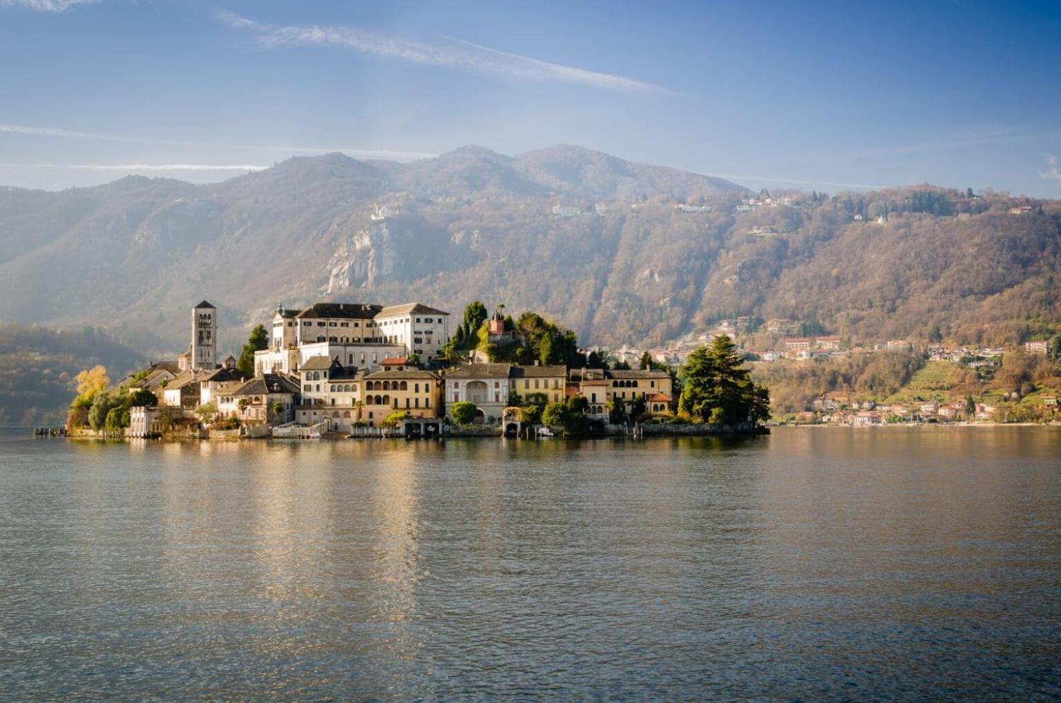 Casa Vacanze Terra Di Mezzo Invorio Inferiore Buitenkant foto